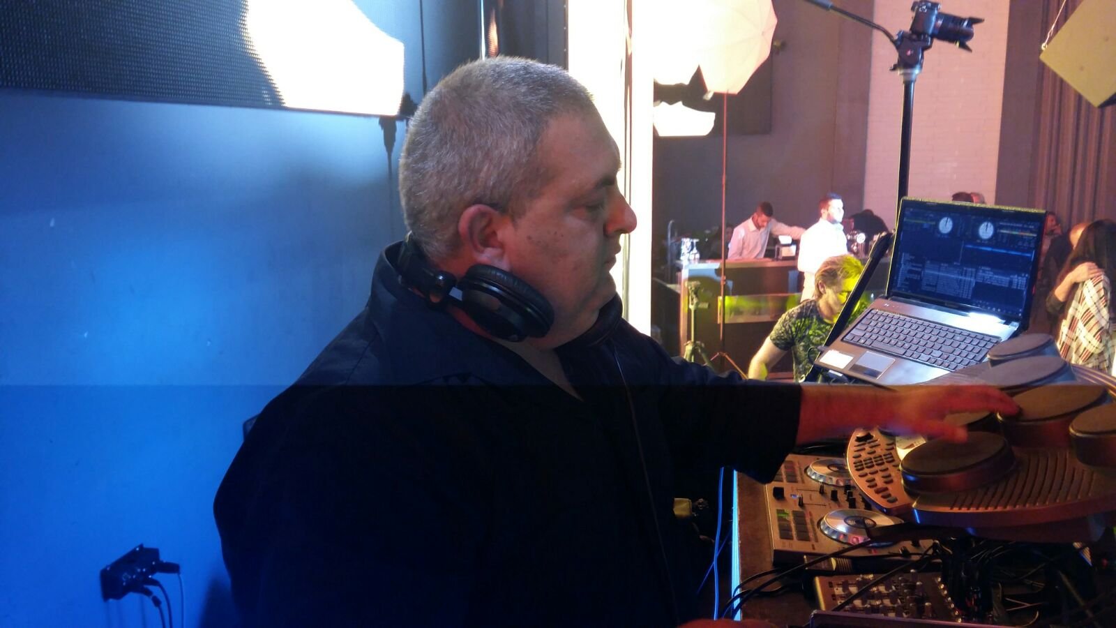 דיל הכול כלול-תקליטן לחתונה וגם הפקת אירוע חינה DJ shimon blum